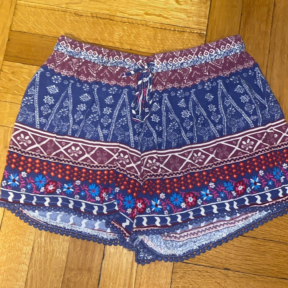 Hollister flowy patterned/printed shorts size small